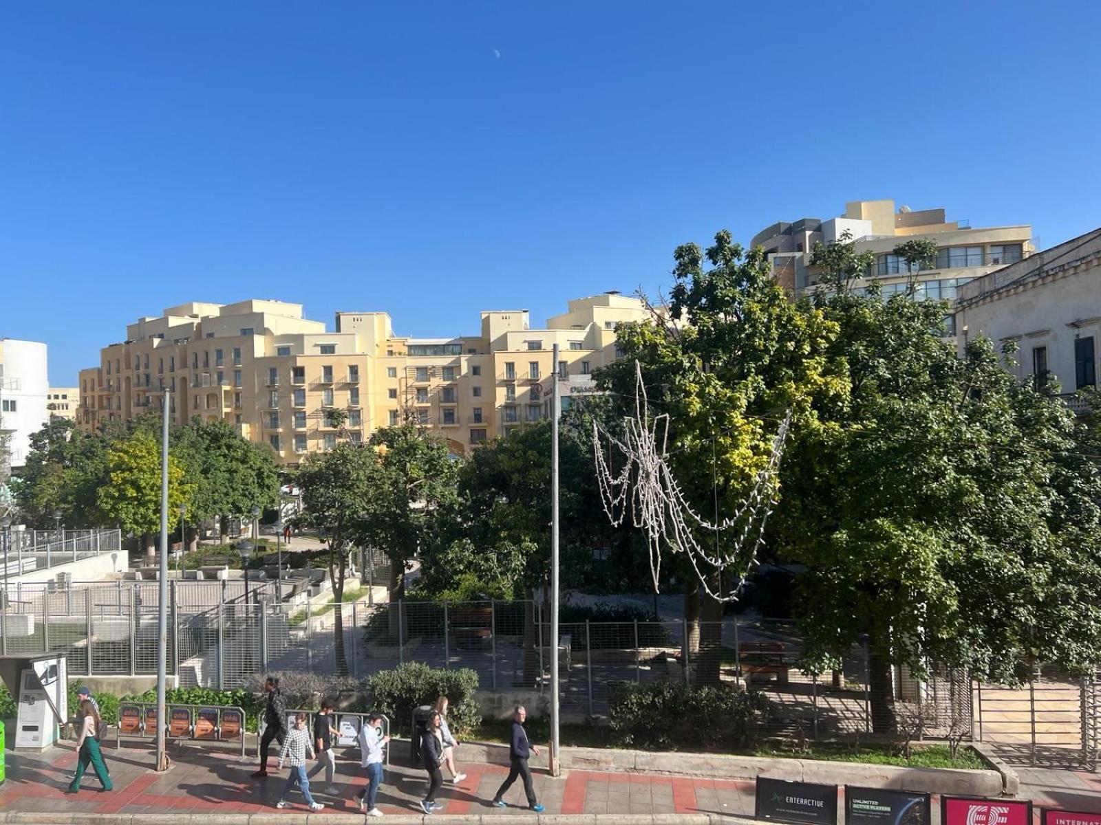 Stresa Court Apartments San Julián Exterior foto